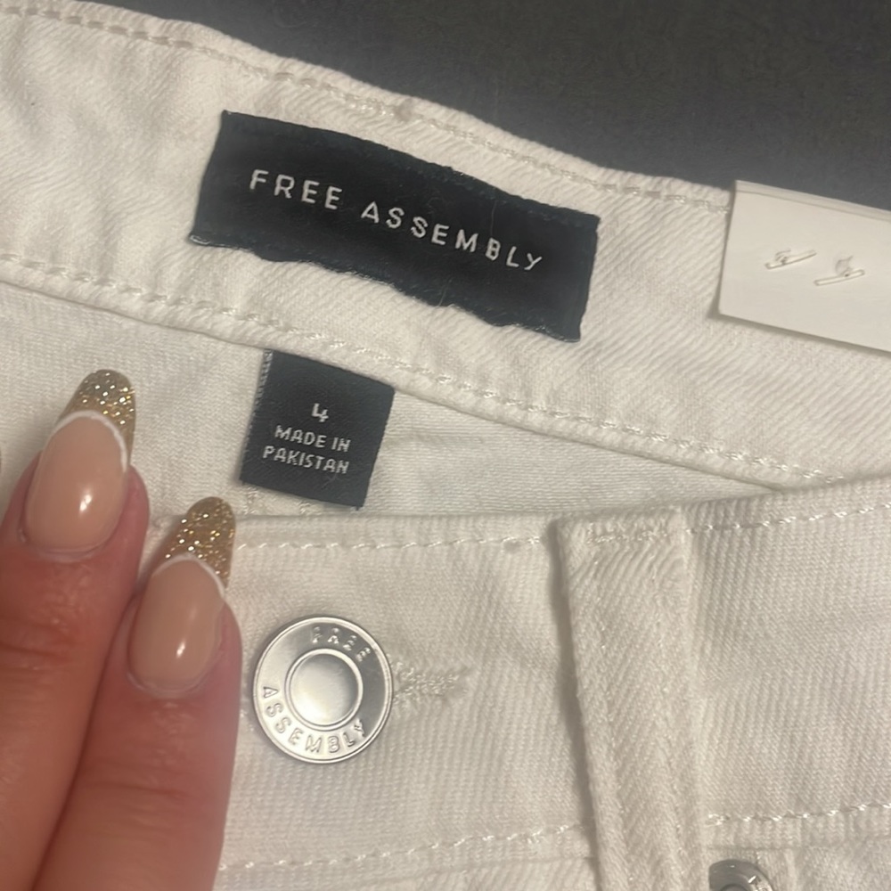 Free Assembly White High Wasted Cuffed Shorts - Picture 3 of 6